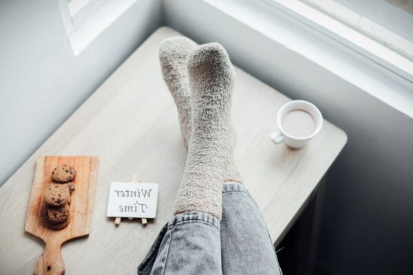 Disfruta tu tiempo de ocio: ¡Aprende a hacer tu propio par de calcetines de punto para mujer!